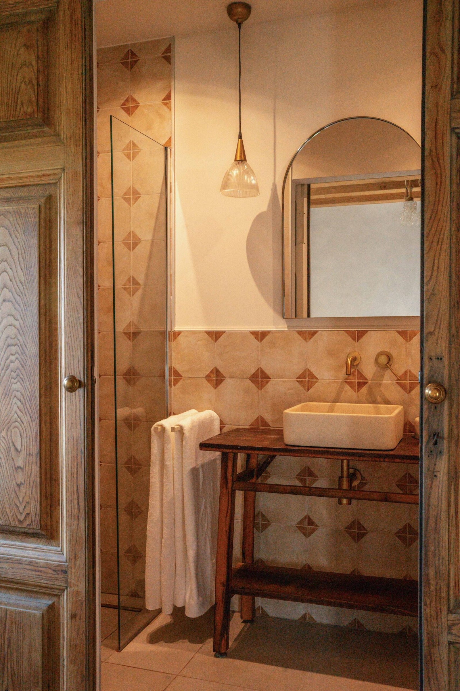 Ensuite Bathroom Details