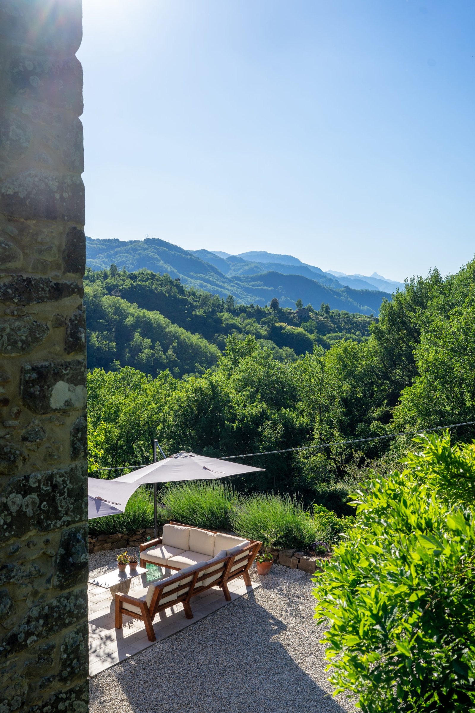 Campodaglia shaded lounge